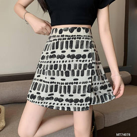 Woman Fashion Shorts MT74078