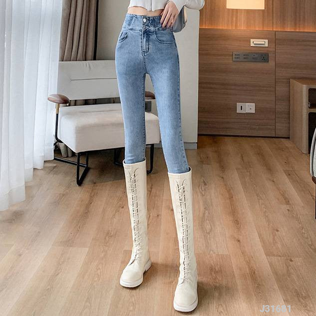 Image of Woman Fashion Jeans J31681
