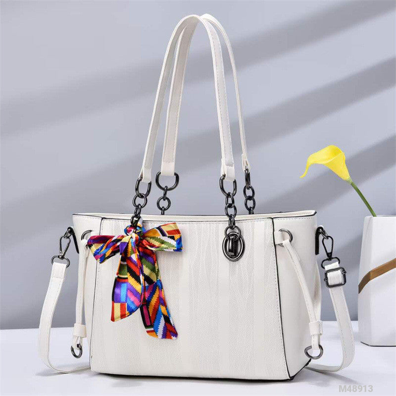 Image of Woman Fashion Bag M48913