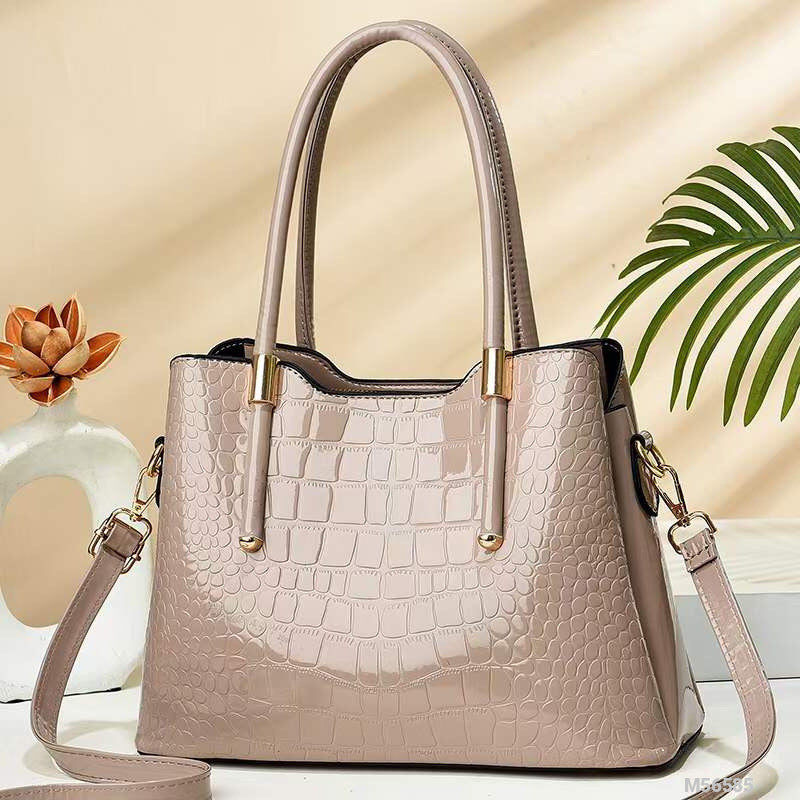 Image of Woman Fashion Bag M56585