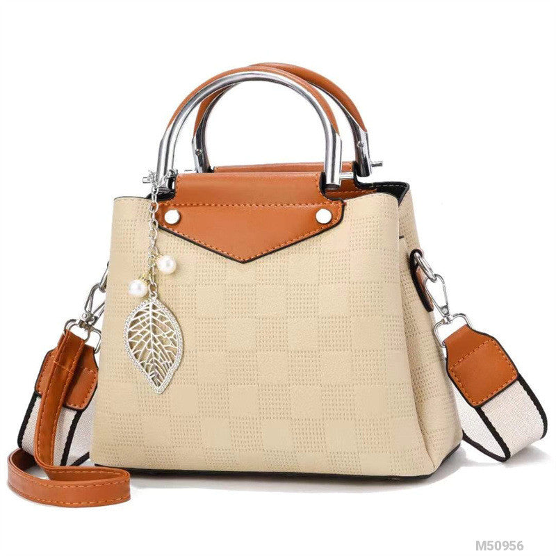 Image of Woman Fashion Bag M50956