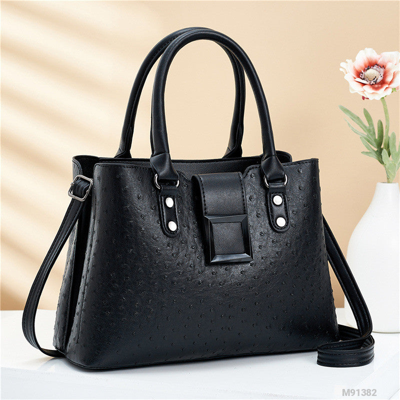 Image of Woman Fashion Bag M91382