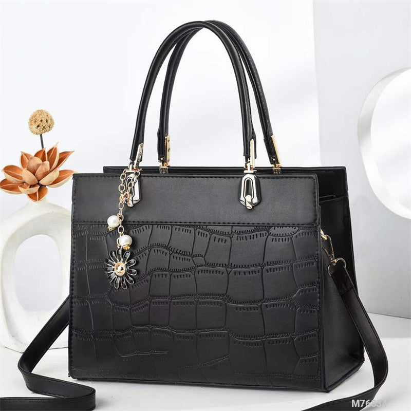 Image of Woman Fashion Bag M76834
