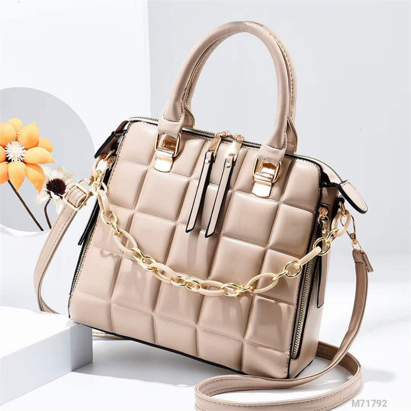 Image of Woman Fashion Bag M71792